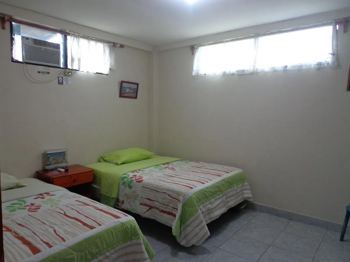 Hostal Nathaly Puerto Baquerizo Moreno 0*,
